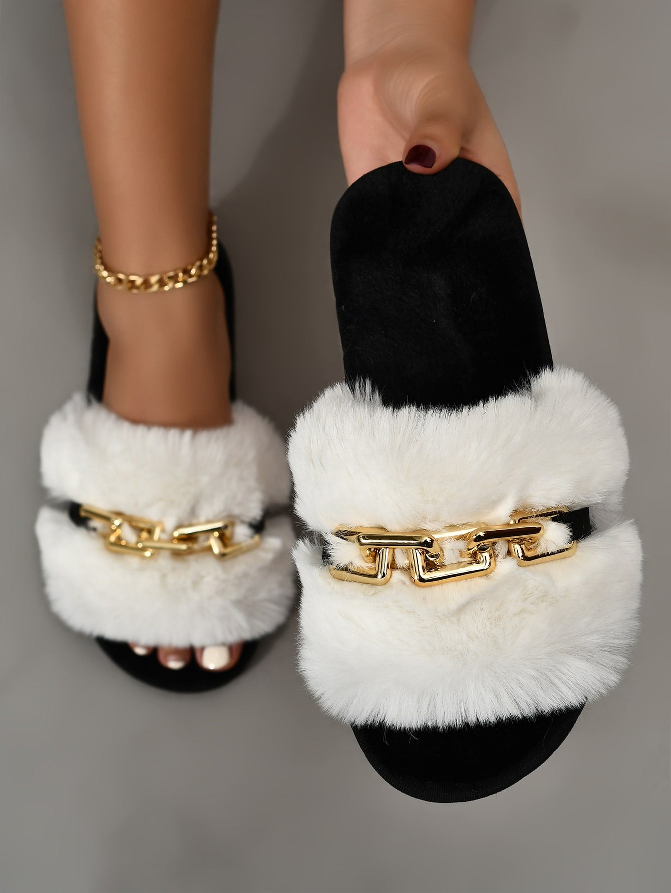 Chain Fluffy Slippers
